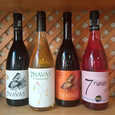 fotografía de cuatro botellas de vino 7 Navas